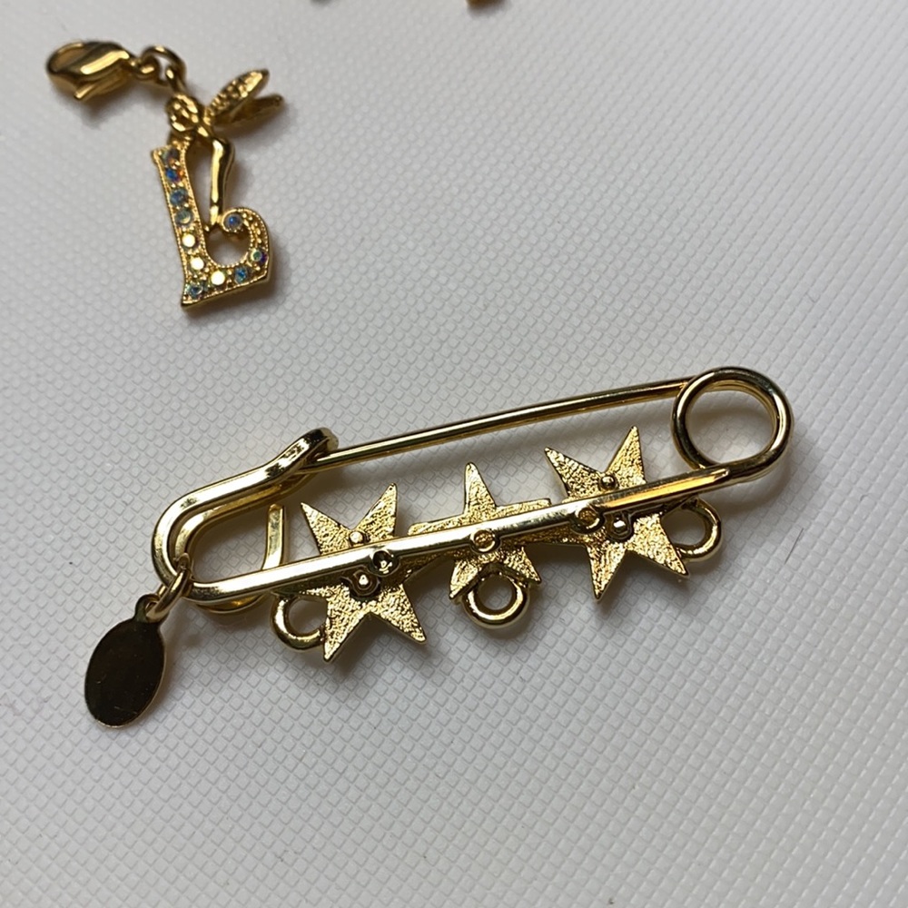 Kirk's Folly VTG Aurora Borealis Rhinestone Star Safety Pin, place for charms. - Picture 3 of 3